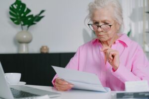 What Is Presbyopia and How to Manage Age-Related Vision Changes?