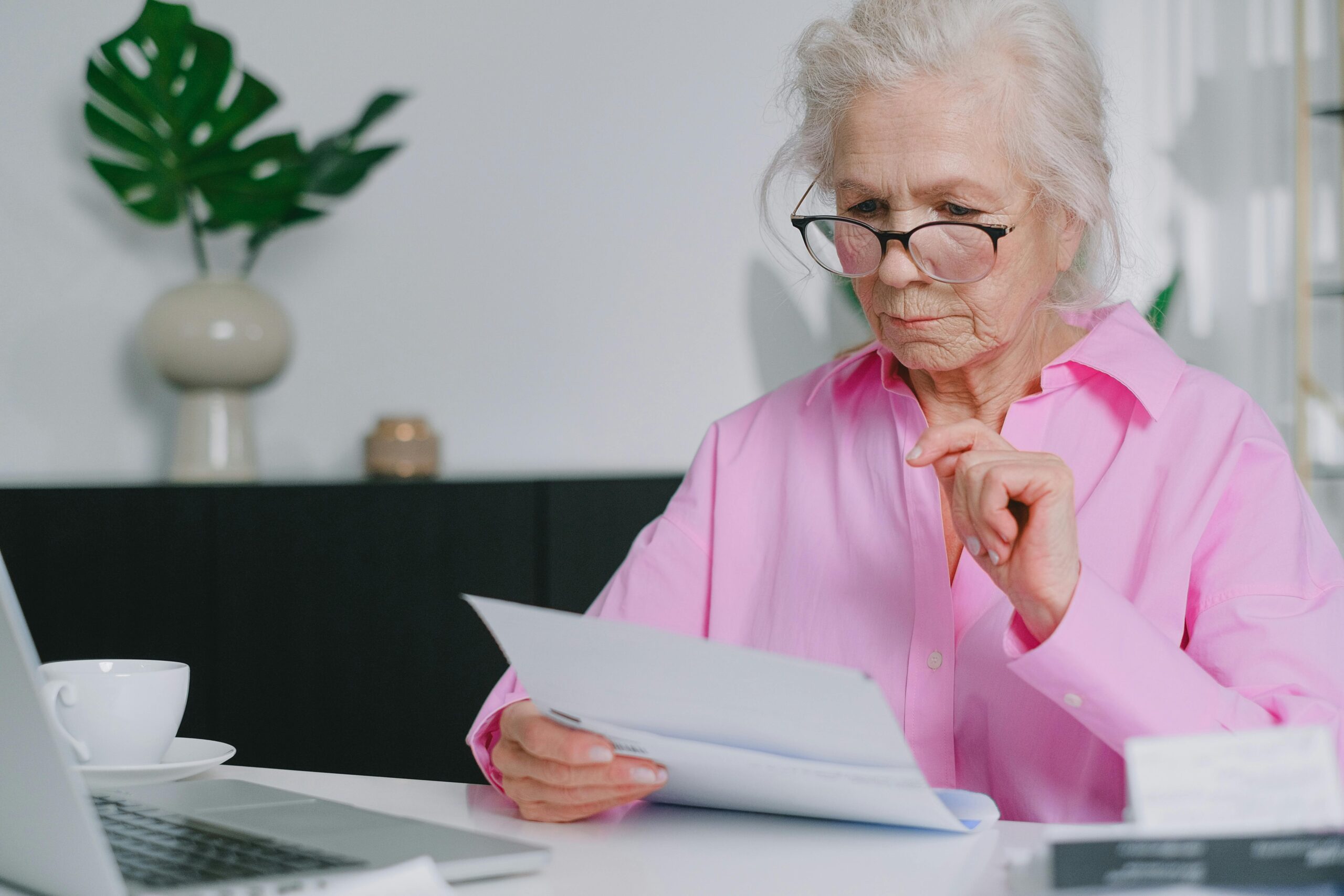 What Is Presbyopia and How to Manage Age-Related Vision Changes?