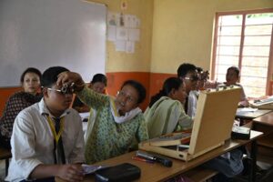 Early Signs of Cataracts and Prevent Vision Loss