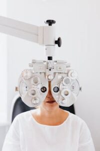 Understanding Age-Related Macular Degeneration: Symptoms and Treatment Options